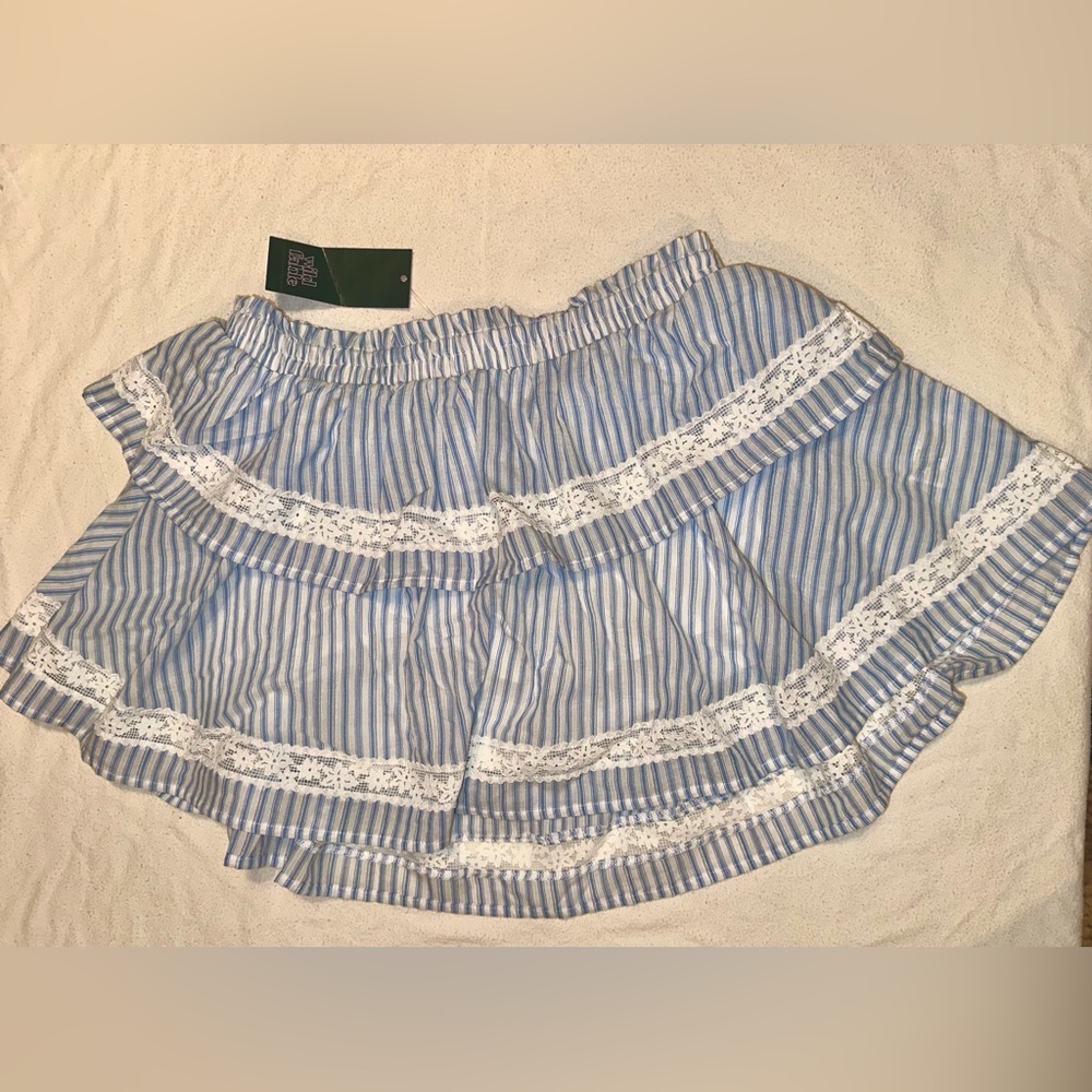 Tiered skirt, lace trimmed, blue & white stripes NWT Small - built-in shorts - Picture 1 of 12
